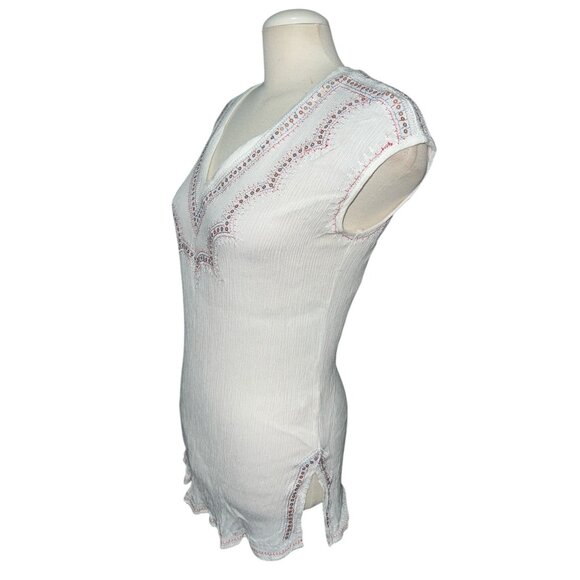 Magnolia South White Embroidered V-Neck Cap Sleeve Tunic Top With Side Slits - Picture 2 of 9